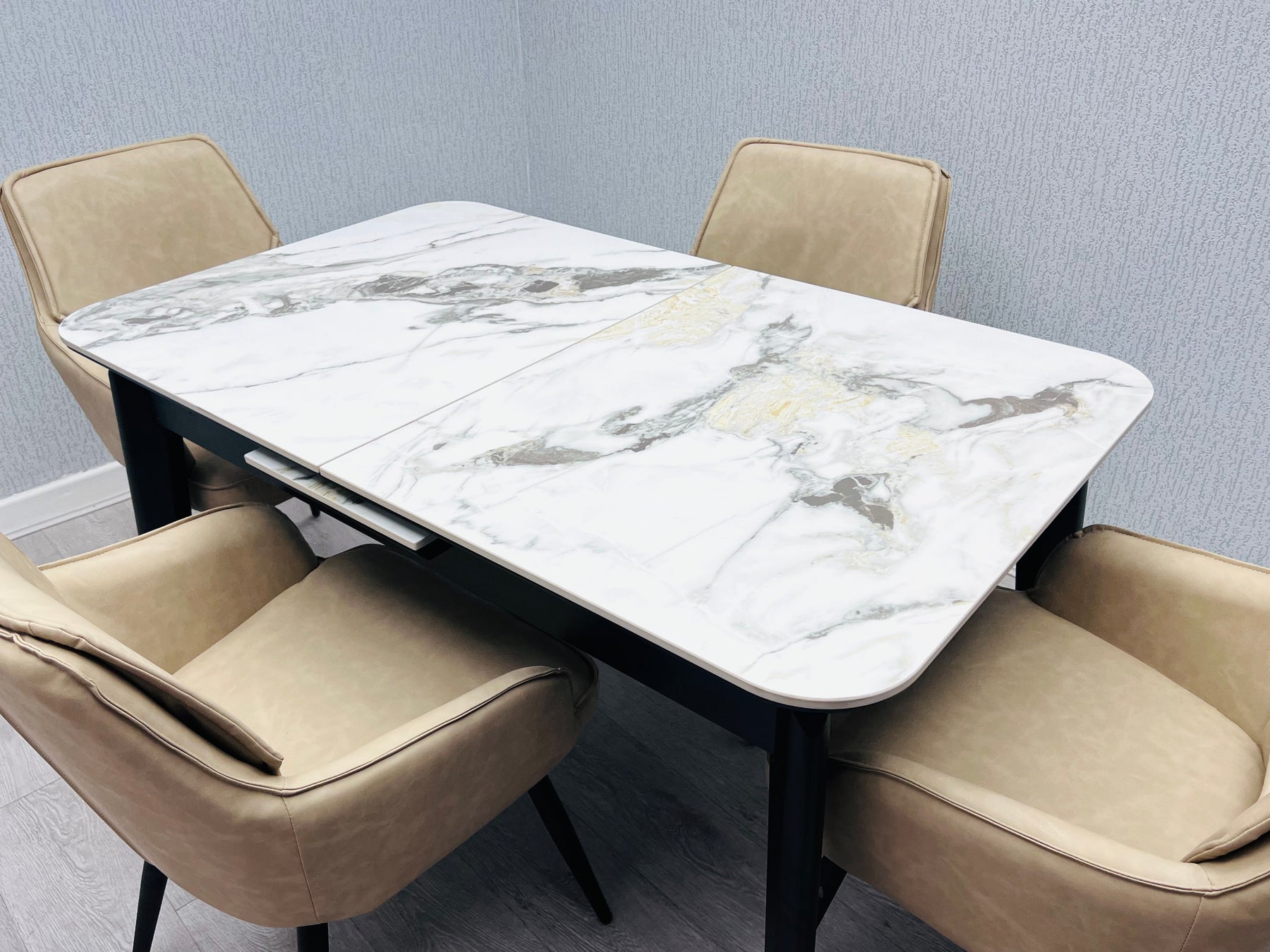 Arizona Extending Dining table Cream